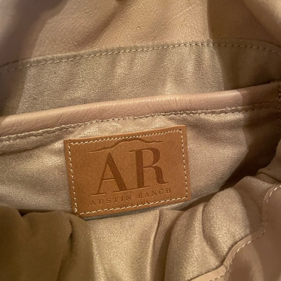 Austin Ranch Leather Handbag - Picture 5 of 8